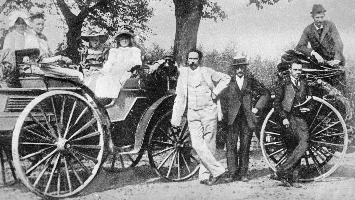 Automobile